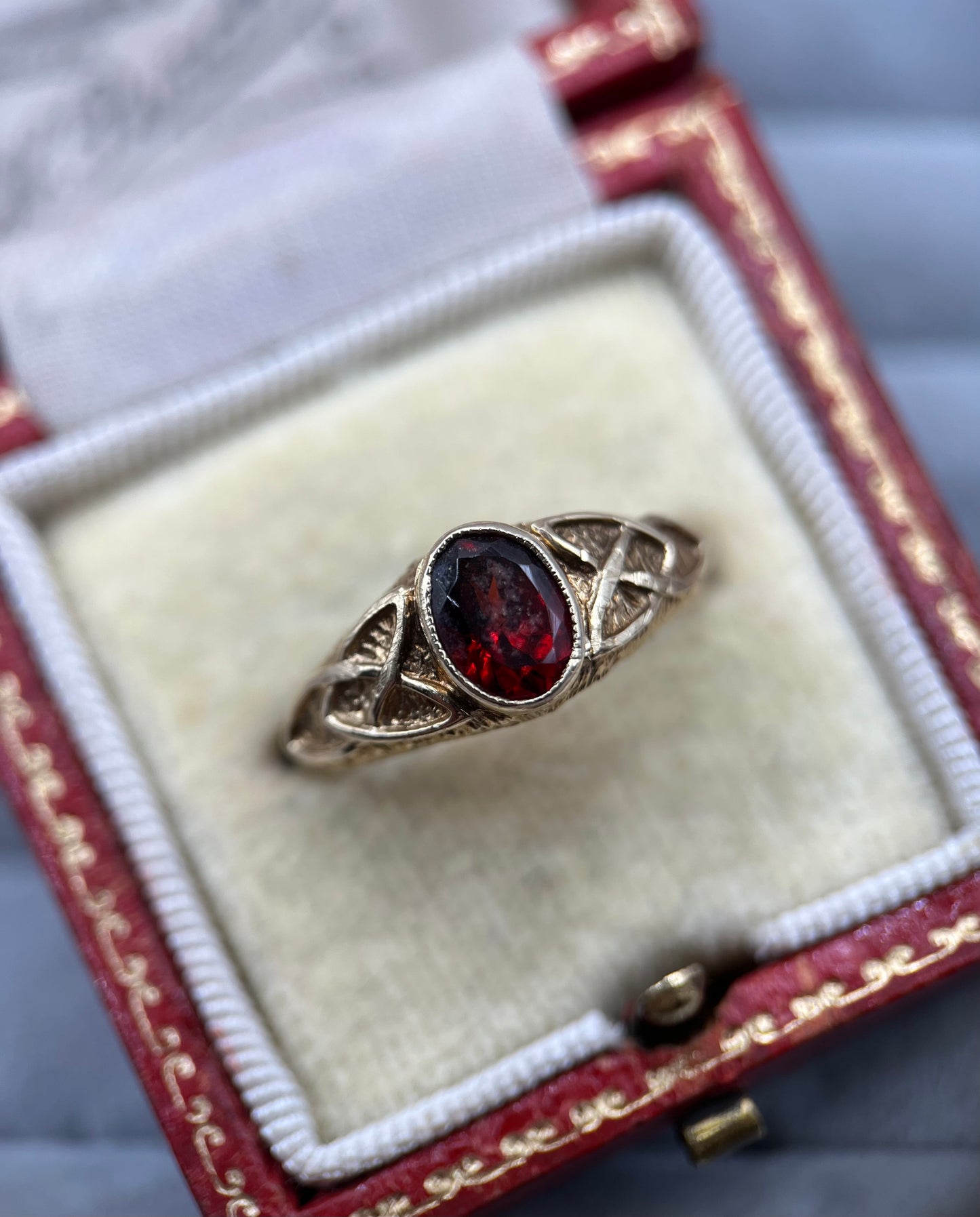 1990s Vintage 9ct Gold Garnet Celtic-Style Ring
