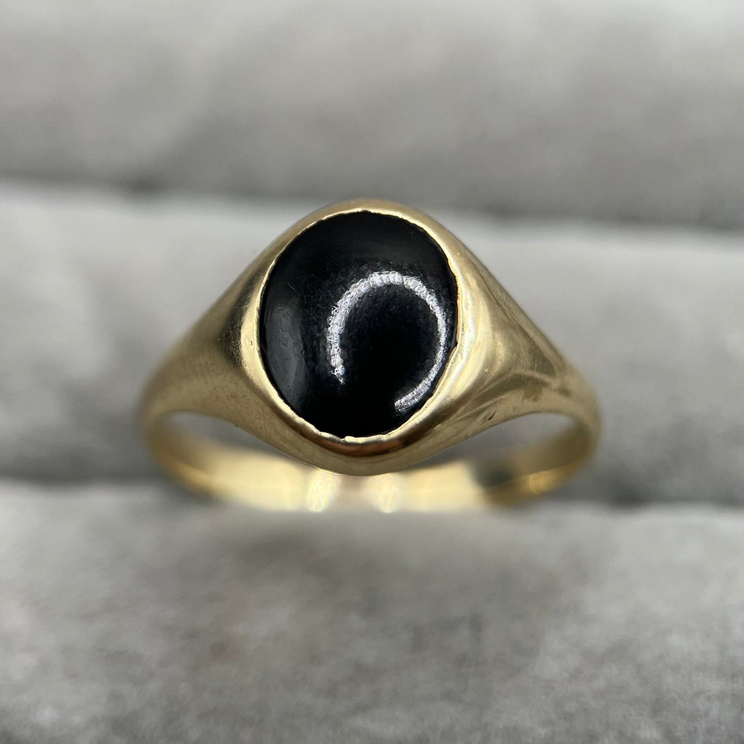 Vintage 9ct Gold Onyx Signet Ring