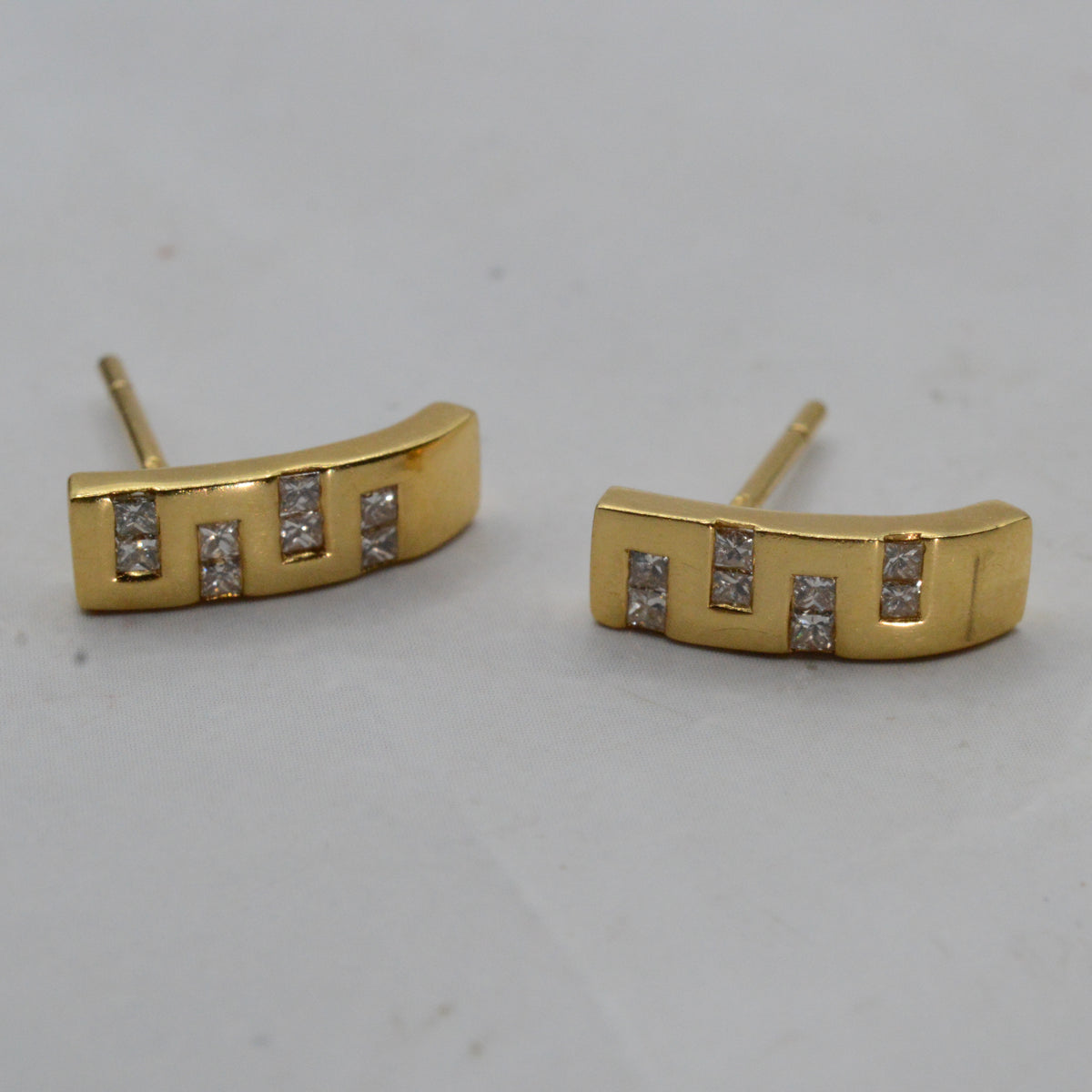 18ct Gold Diamond Curved Bar Stud Earrings