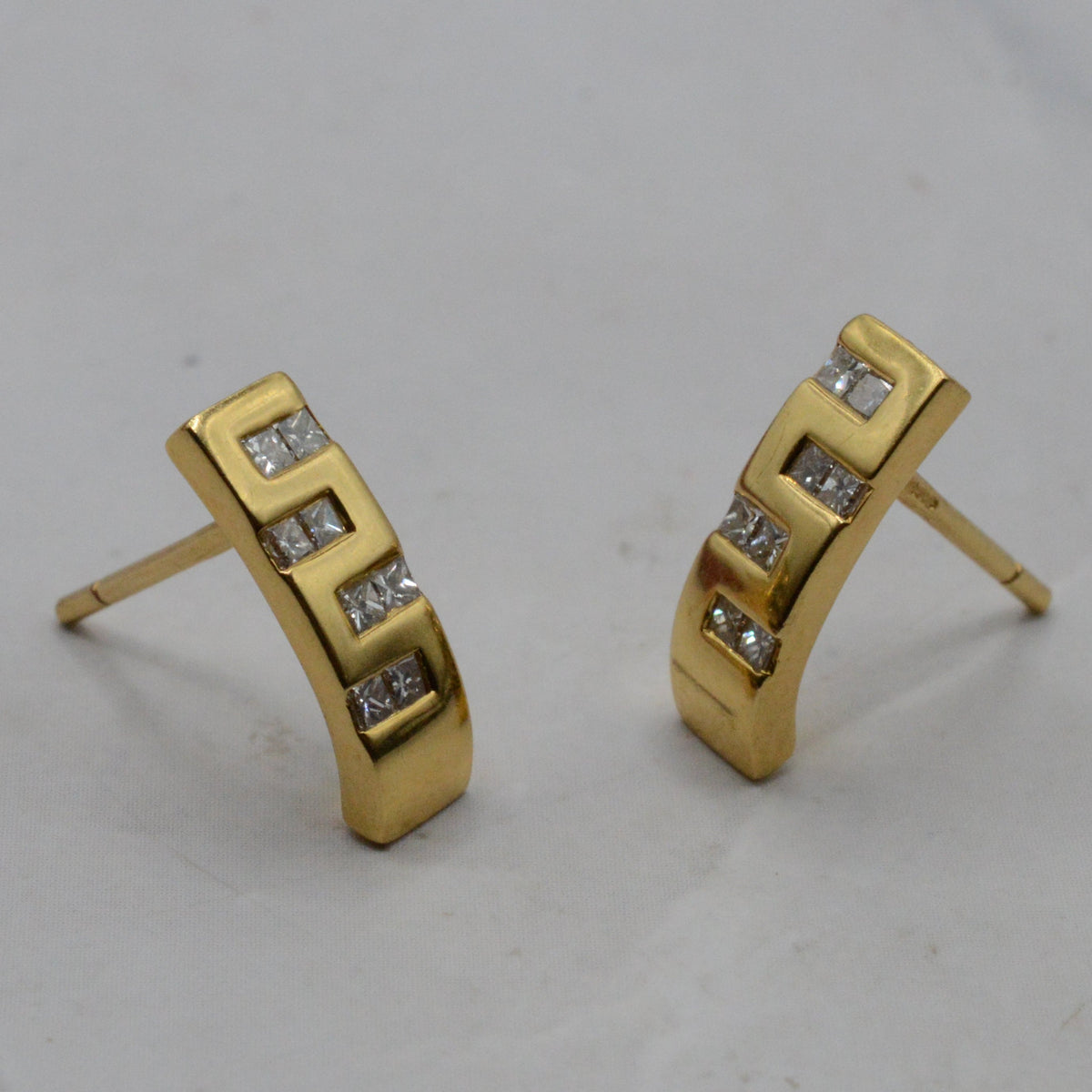 18ct Gold Diamond Curved Bar Stud Earrings