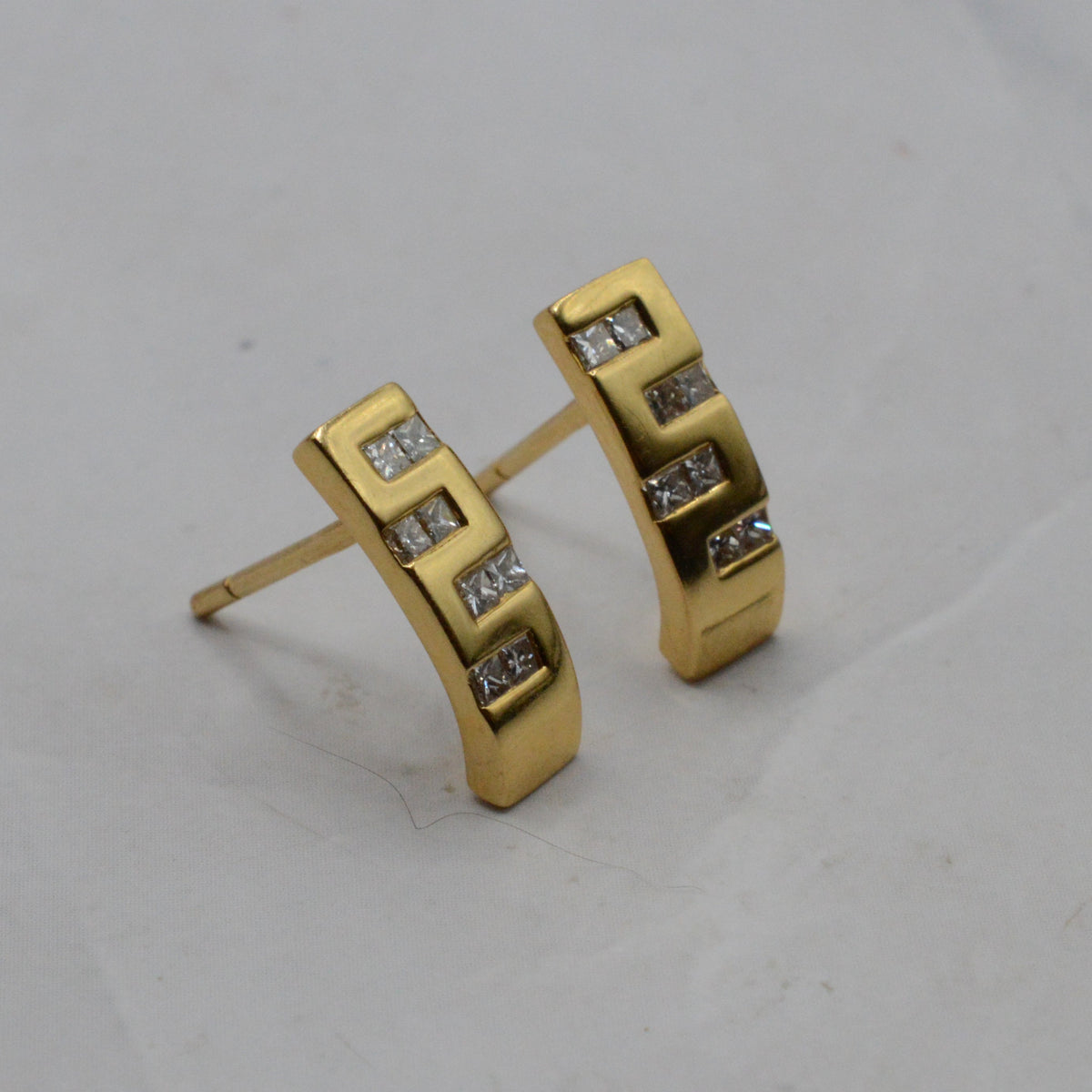 18ct Gold Diamond Curved Bar Stud Earrings